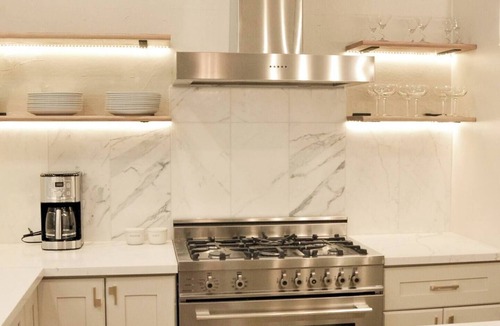 Duboce Triangle Apartment | This other is a 5 bedroom(s), 2 bathrooms, located in San Francisco, CA.
