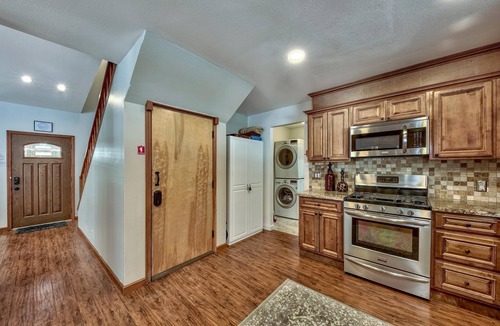 Country Club Estates House | Thunderbird Cabin, family friendly, fenced yard, pet friendly 1760T