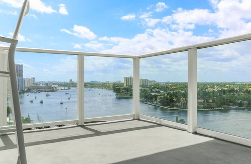 Central Beach Condo | Tiffany Ebony: 11th FL,Ocean-Canal views, Walk to Beach