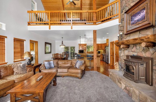 Shaver Lake House | Timber Lodge | 5 Min to Shaver Lake!