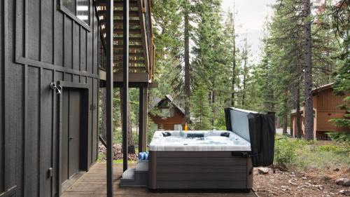 Carnelian Bay Ski Chalet | Timberline by AvantStay Stunning Chalet Cabin w Hot Tub Pool Table Home Theater