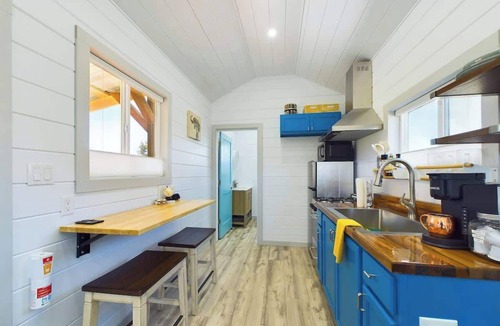 Rohnerville Apartment | Tiny Home Big yard Su