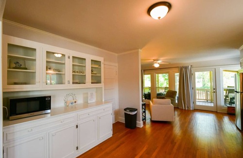 Williamstown House | Toccoa River House- Toccoa River Front-2br/2ba-wifi-walk to town-Free Activities