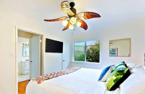 Village of La Jolla Condo | Top-floor condo - 1 block to beach access, walk to La Jolla Village shops/dining