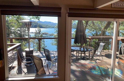 Lakehead House | Top Lakefront Oasis - Kayaks, Paddle Bd, Hot Tub - Shasta Lakeshore Retreat #2