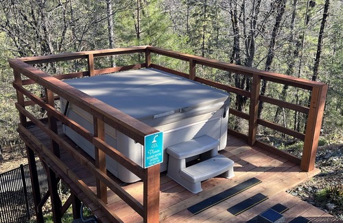 Lakehead House | Top Private Oasis, Pool, Hot Tub - Shasta Lakeshore Retreat #8B