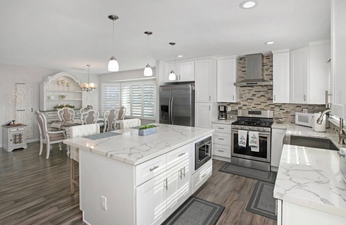Bankers Hill House | Tranquil 4 Bedroom w/Deck, Backyard, and Hot Tub!