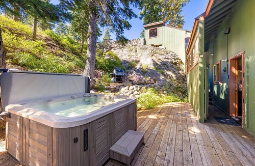 Alpine Meadows House | Trapper Cabin in Alpine Meadows w/hot tub