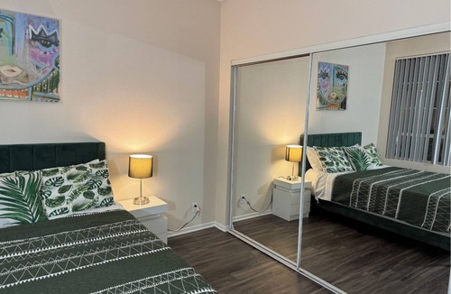 Miracle Mile Apartment | Travel Haven at Miracle Mile