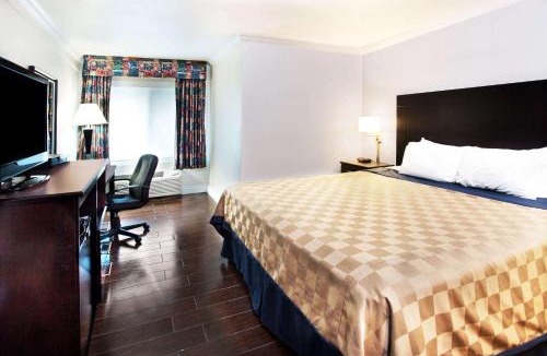 Sunset Beach Hotel | Travelodge by Wyndham Ocean Front
