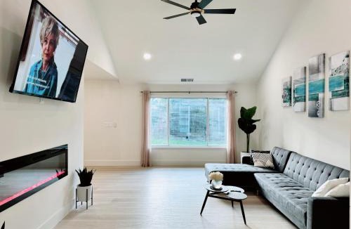 Elk Grove House | Trendy Trenholm