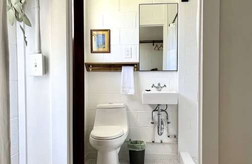 Red Bluff Hotel | Triangle Motel