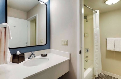 Oyster Point Hotel | Two Family-friendly Units, Pets are Welcome! Close to Costaños Canyon Park
