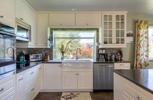 Point Reyes Station House | Tyto Alba | Serenity & Nature Views, Walk to Town