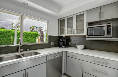 Deep Well Ranch House | Ultra-Chic LUXE Mid-Century Estate- Resort Like Pool, Spa, Firepit, Outdoor Kitchen 3BED/3BATH