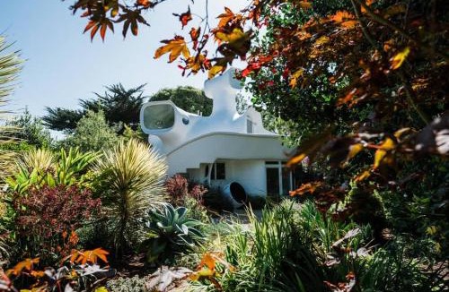 La Selva Beach House | Unique Sculptured House with Private Beach Access