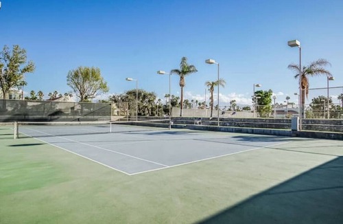 Palm Desert Condo | Unwind *3 Pools/11 Hot tubs * 2/2 w/Kitchen for 6!