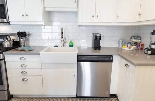 Grandview House | UPDATED 1BR *HOUSE* in GLENDALE with PRIVATE FENCED YARD (p55)