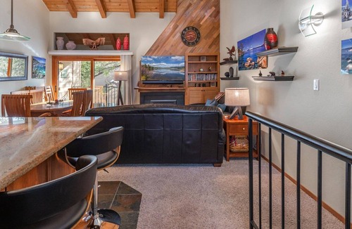 Carnelian Woods Condo | Updated and Lovingly Appointed Lofted Townhome