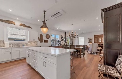 Petaluma House | Updated and Spacious 3BR/2BA Victorian Style Home