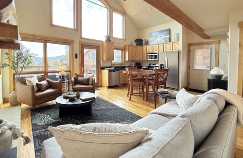 Estes Park House | Updated & Spacious Lodge in Heart of Estes Park!