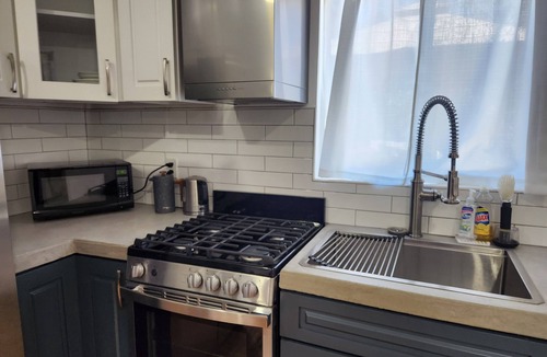 Pico - Robertson Apartment | Updated Studio in LA with refreshing AC & Washer/Dryer