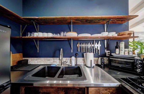 Redding House | Updated Studio near Central Redding w/Hot Tub