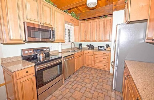 South Lake Tahoe Cabin | Upgraded Tahoe Cabin - Close to Heavenly, Large Fenced Yard and Private Hot.