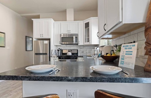Midtown Sacramento Apartment | Upscale 1890`s Historic Apartment · 23-4