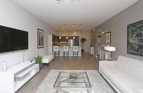 Menlo Park Condo | Upscale 1BR Condo in Menlo Park with Poolside Relaxation