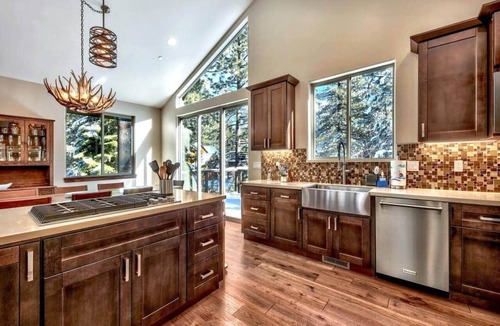 Tahoe Paradise House | Upscale Air Conditioned South Lake Tahoe Retreat