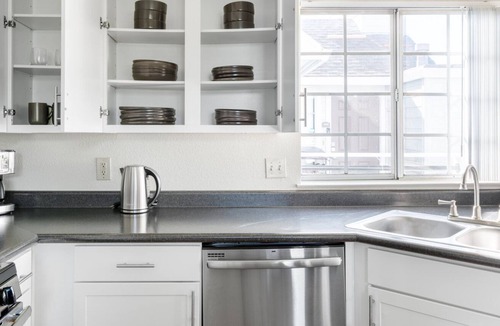 Foster City Apartment | Upscale Foster City 2BR w/ W/D, Gym, Pool, 1 mi. to shops, by Blueground