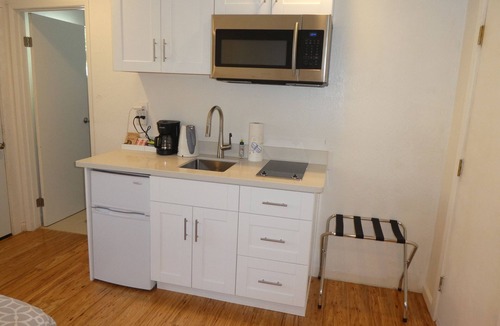 East Palo Alto Apartment | Upscale studio w/bath+kitchen. Stanford, Faceb00k, G00gle, Amaz0n