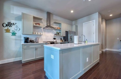 Southtown House | Upscale Townhome - King William/Southtown