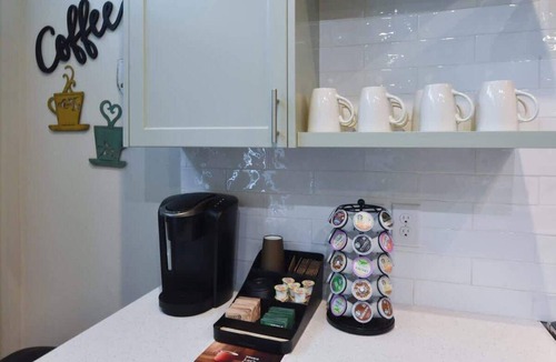 Southtown House | Upscale Townhome - King William/Southtown