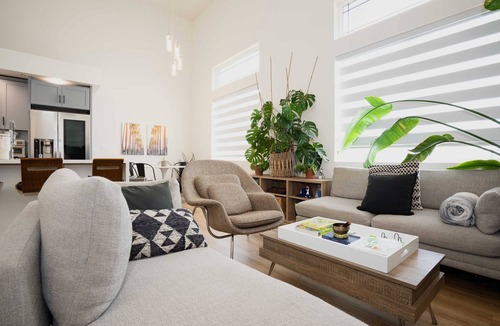Pico-Union Condo | Urban Garden Oasis in Koreatown - High Ceilings, Modern Amenities, Live Plants