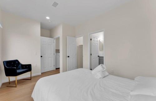 Mira Mesa Villa | Urban Retreat Fun Relax Self Check-In Hot Tub Foosball Fire Pit Cornhole