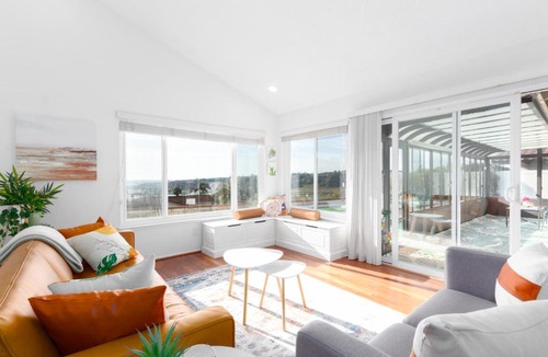 Solana Beach House | Vacation Oasis! Ocean Views~Mini Golf~King-Suites