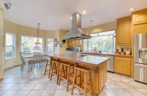 Kenwood House | Valley of the Moon by AvantStay | Tranquil Escape, Large Yard, Hot Tub, Fire Pit