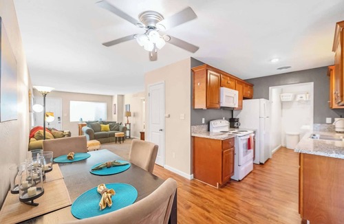 Visalia Apartment | Value for Long Stays, Walk to Med Center, Downtown