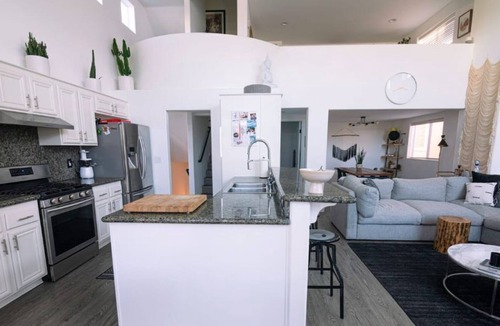 Marina Peninsula House | Venice Beach Home w/ 20 ft Ceiling, Rooftop Deck & 1 Block from Beach!
