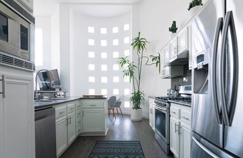 Marina Peninsula House | Venice Beach Home w/ 20 ft Ceiling, Rooftop Deck & 1 Block from Beach!