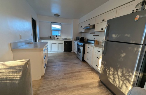 Mar Vista House | Venice beach home with huge fenced yard, hot tub, safe, quiet, parkingn