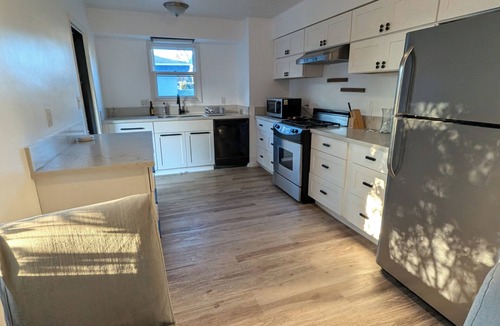 Mar Vista House | Venice beach home with huge fenced yard, hot tub, safe, quiet, parkingn