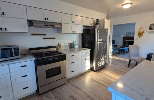 Mar Vista House | Venice beach home with huge fenced yard, hot tub, safe, quiet, parkingn