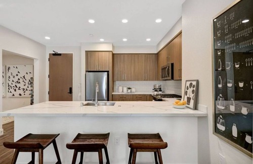 Heritage District Condo | Vibrant 2BR Condo in Flats At Cityline