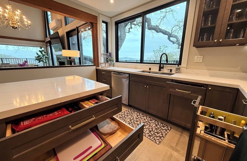 Los Ranchitos House | Views! Private&Spacious! 7BR+Loft, Sleeps 10-19, 21 fee. 15min=SF,GGB,Napa-Prkg!