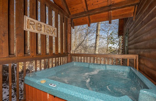 Pigeon Forge Cabin | Views, Views! CLEAN near DOLLYWOOD 5 stars, Game Room, Hot Tub, Close to all