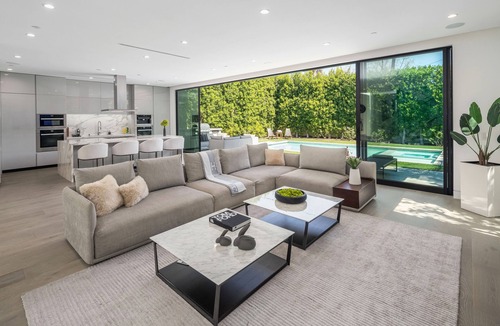 Beverly Hills Villa | Villa Bond by LuxJB 🏆 Fantastic Location 🏆 Resort Style Service