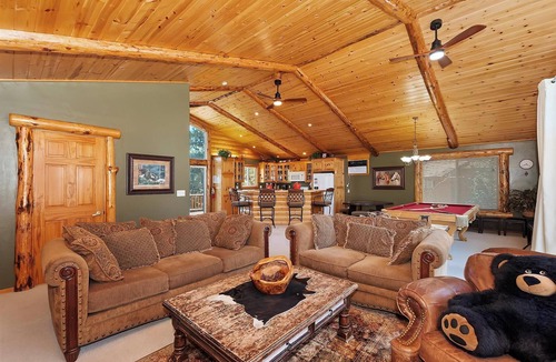 Upper Moonridge Cabin | Villa Grove Lodge by Destination Big Bear : Garage Parking! Pool Table! Outdoor Hot Tub! WiFi! Gas BBQ!